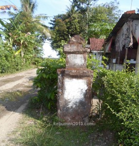 Tugu Martasentana di desa Sugihwaras, Adimulyo - Kebumen