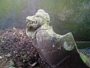 Peti kubur batu dengan ukiran ular naga jawa di situs Cagar Budaya Batu Kalbut Kec. Ayah, Kebumen