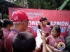 Yulius Yuwana sedang mengumpulkan sekaligus mengoreksi hasil uji ketelitian APA2MON
