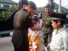 Letkol Inf Dany Rakca Andalasawan, S.A.P menyantuni anak-anak yatim sebelum meninggalkan Makodim 0709/Kebumen