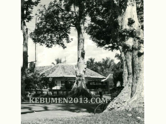 Romantisme Keboemen – Swiss #1 Hotel Juliana, hotel ini terletak di selatan alun-alun Kebumen (foto koleksi Oscar - Ayah Conrad Woldringh)